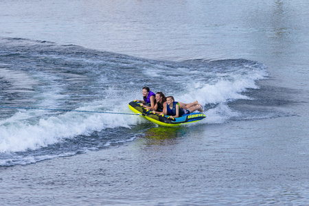 O'Brien Speedster 3 Towable Tube – 3-osobowa platforma do holowania